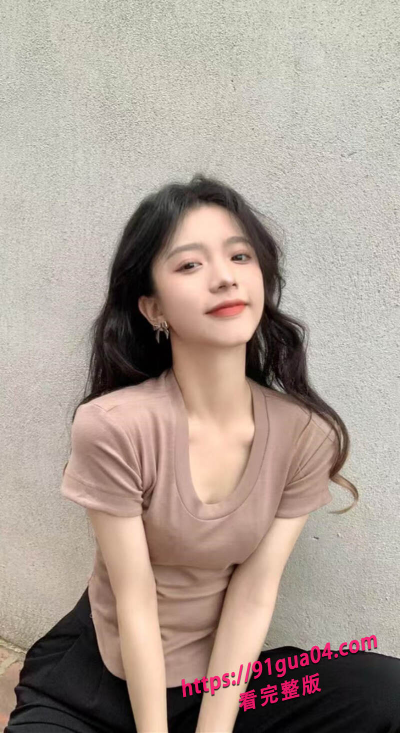 江南第一深情约啪棕T恤美女 白皙的身材简直太诱人了！