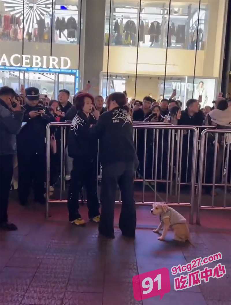 辽宁沈阳中街情侣吵架事件 男方吃软饭还出轨 现场混乱场面一度失控！ 配图3