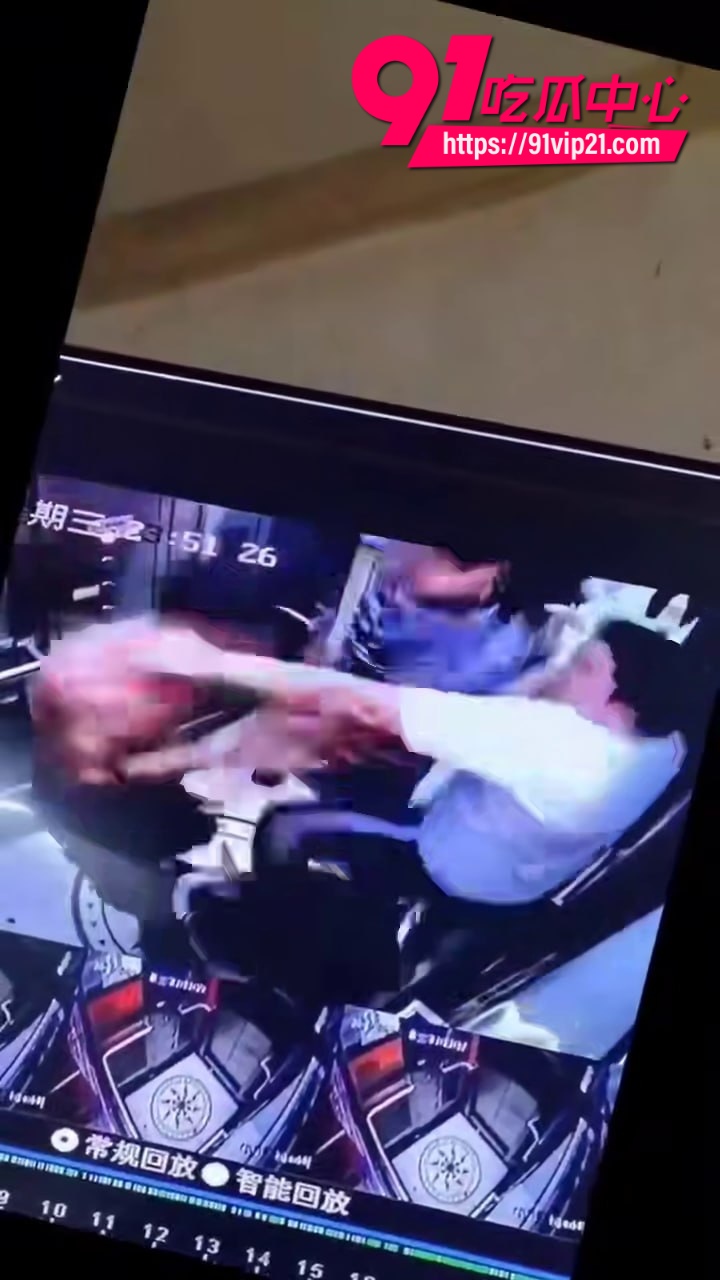 男健身房教练被群殴4