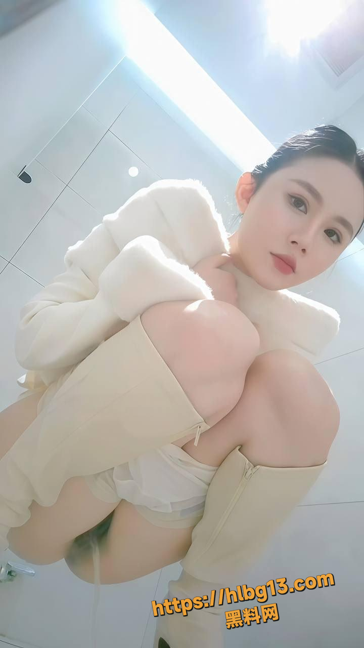 精选厕拍 偷拍各式高颜值极品蜜桃臀美女放尿 紧张又刺激 这颜值与美鲍简直一绝!