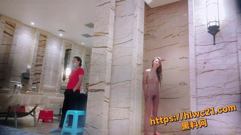 气质大奶少妇 洗浴会所更衣室偷拍 冷白美腿洗澡 全身赤裸乳房圆润坚挺