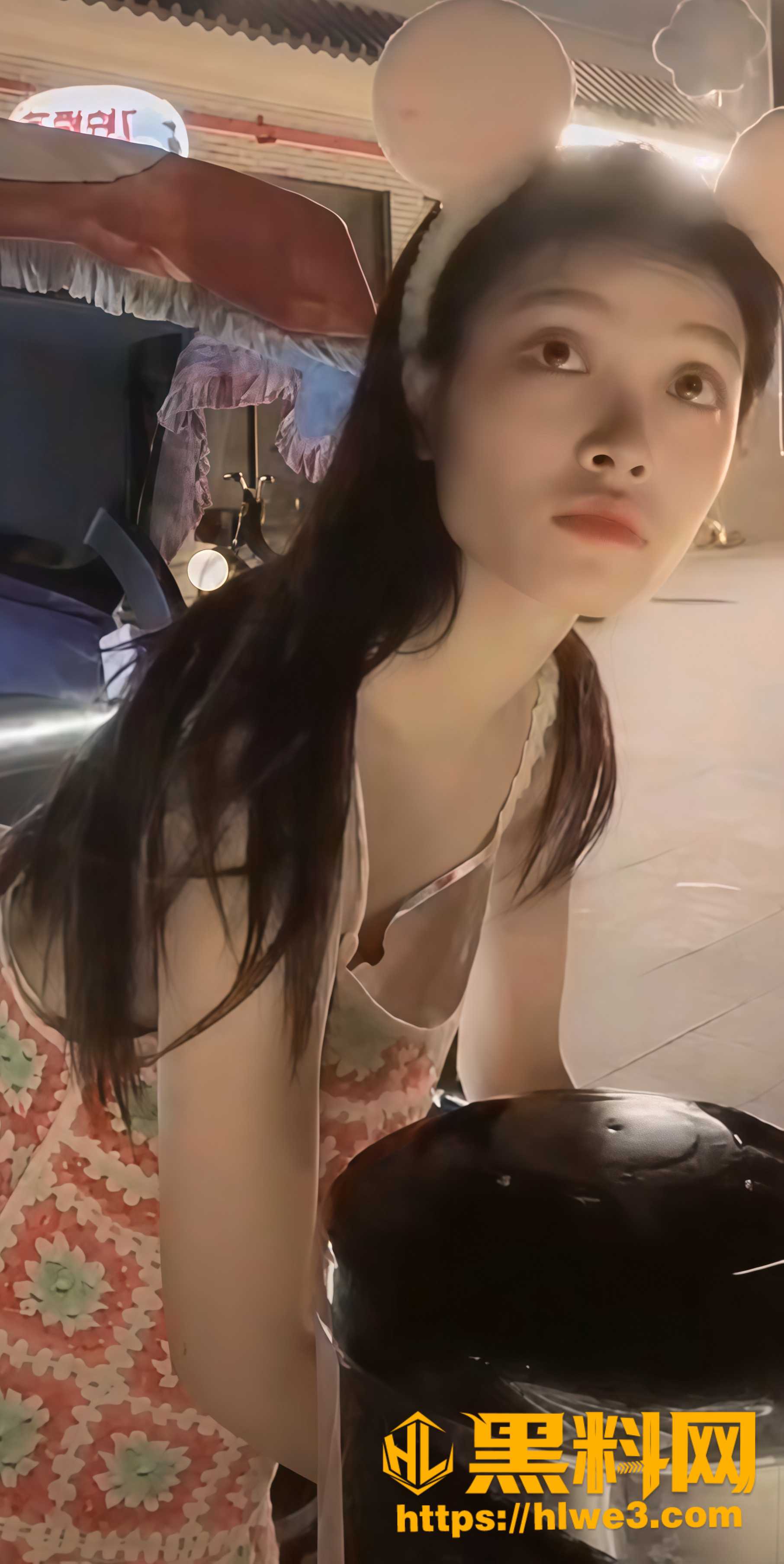 抖音直播漏点大合集 女主播走光瞬间 奶头清晰可见 擦边尺度惊人