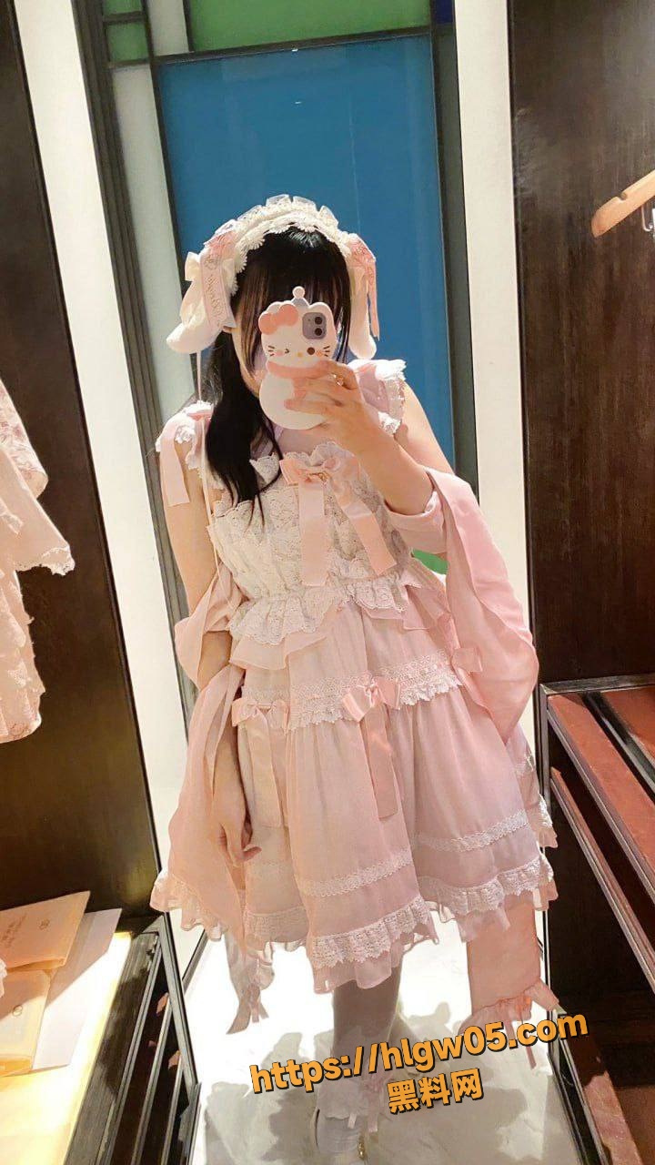 清纯高中生萝莉少女私拍视频流出 肥臀巨乳自拍揉奶摸逼 淫荡反差诱惑爆棚！