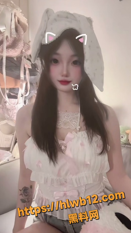 快手高颜值网红 苏苏超正点 火辣裸舞掰穴自慰 让人大饱眼福 金主福利就是给力啊！