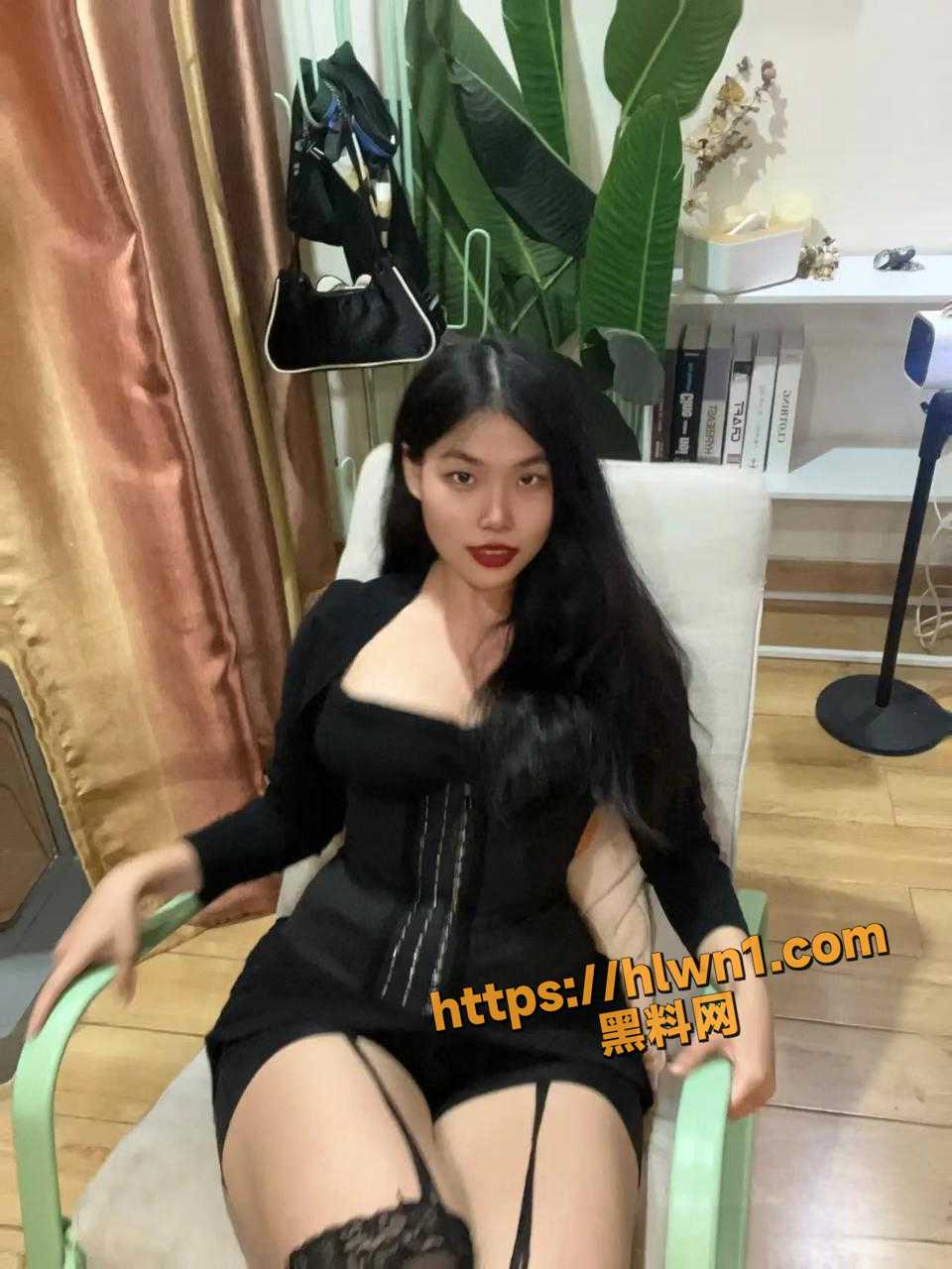 推特调教大神 NviceSM 在线调教其花3万每月包养的极品肉便器 还是一个一线天白虎粉穴肥臀嫩妹！
