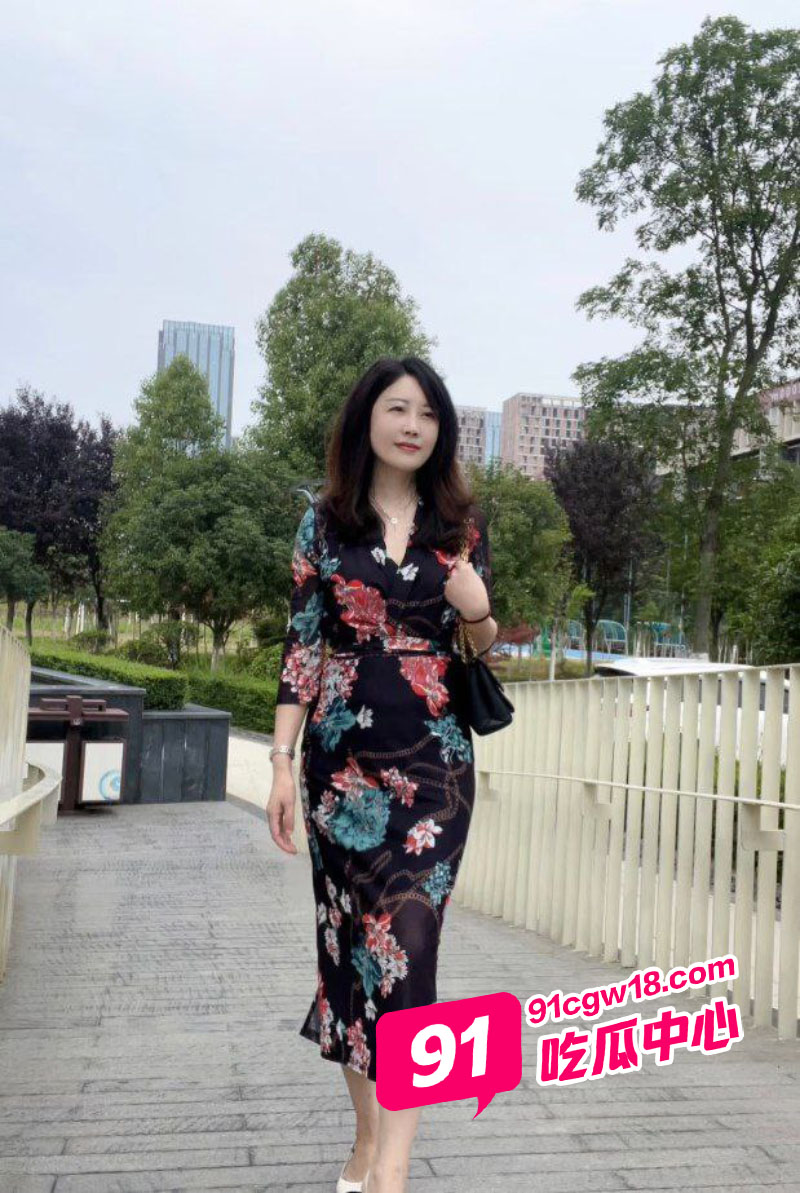 嫂子的诱惑～大哥欠钱不还嫂子以身抵债“你好粗啊 爽死我啦” 配图14