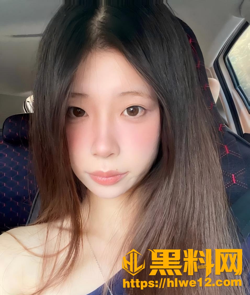 清纯JK甜妹私下被金主后入 穿着开裆黑丝最后被颜射 反差感满满
