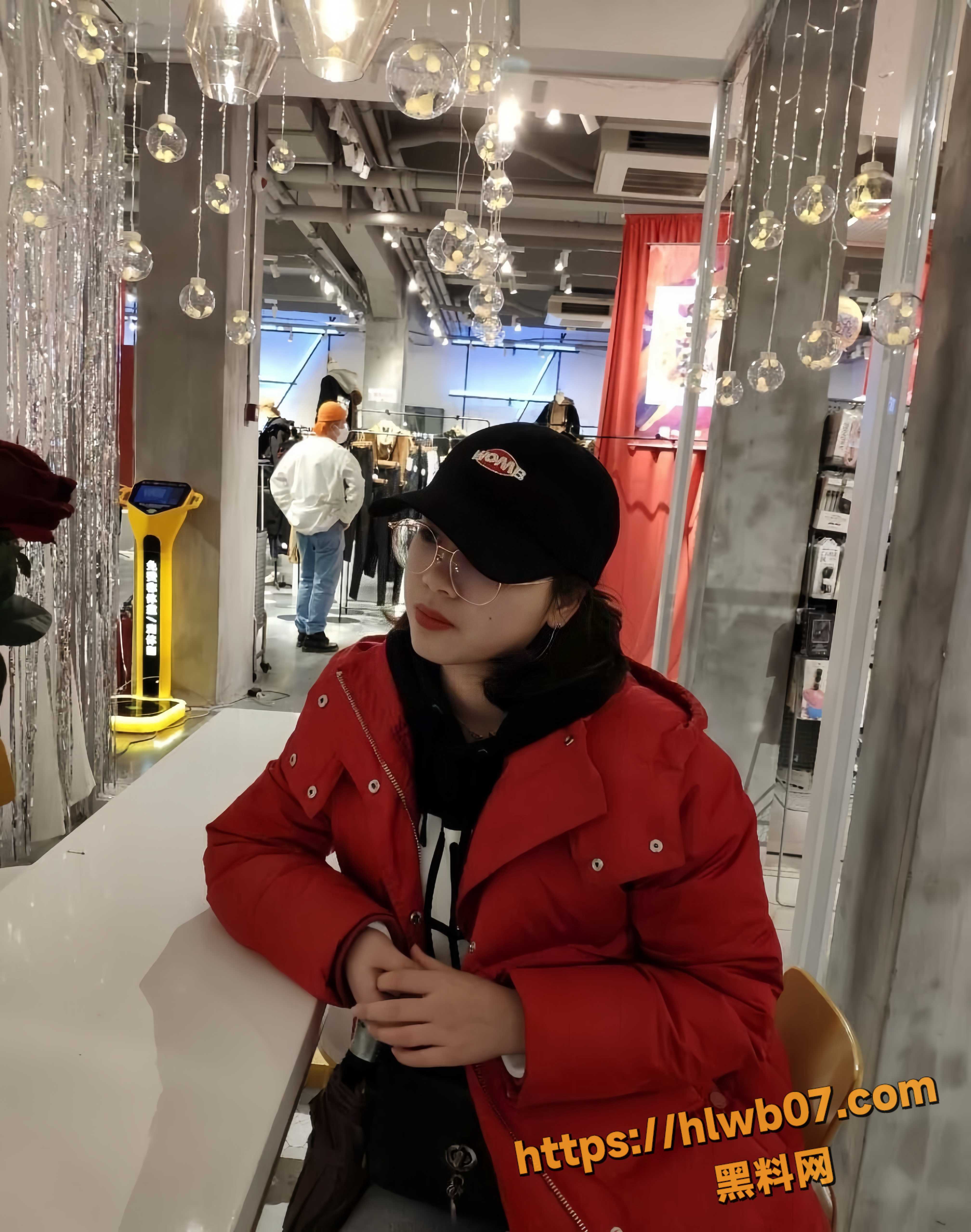 高校反差眼镜婊 初尝禁果私拍流出 嫩穴紧致被男友内射减压！