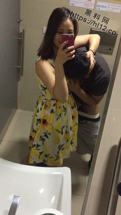 百度云泄露 风骚的人妻在泰国普吉岛公共卫生间被操