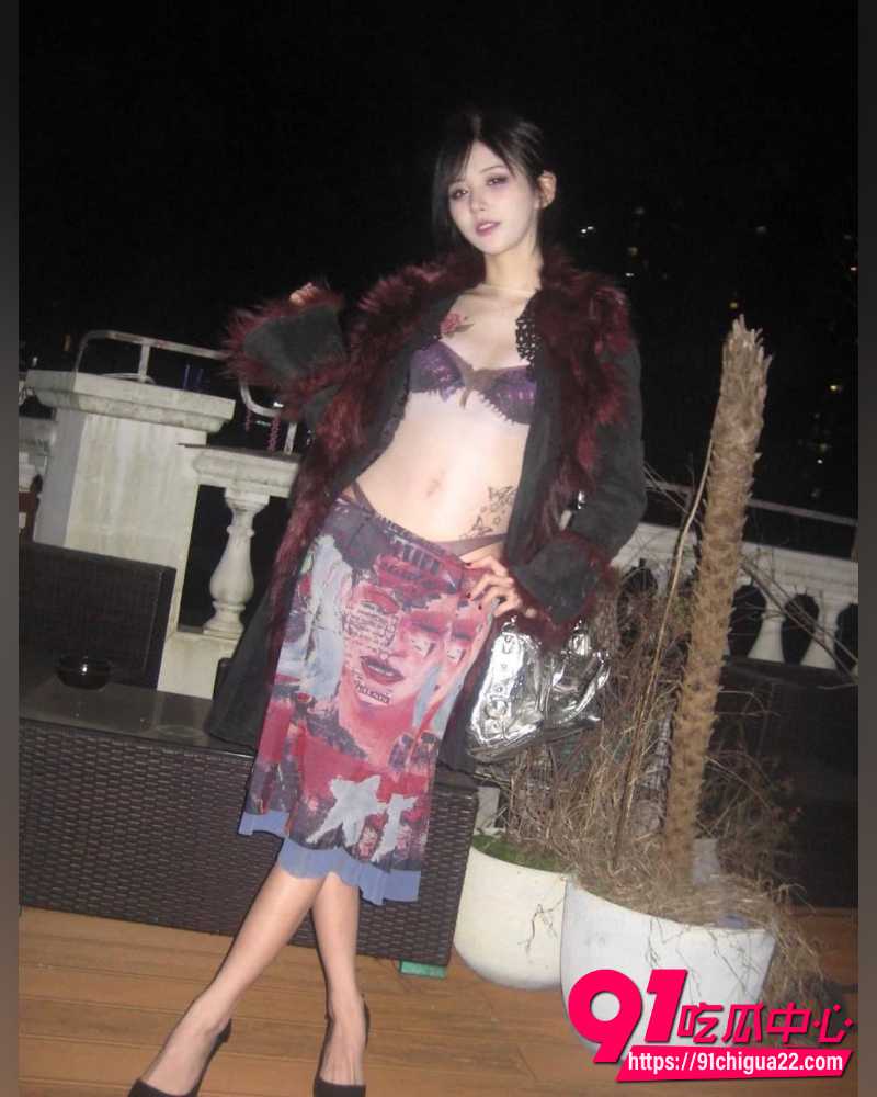 井川里予海外晒吸烟照 7 井川里予海外晒吸烟照 7