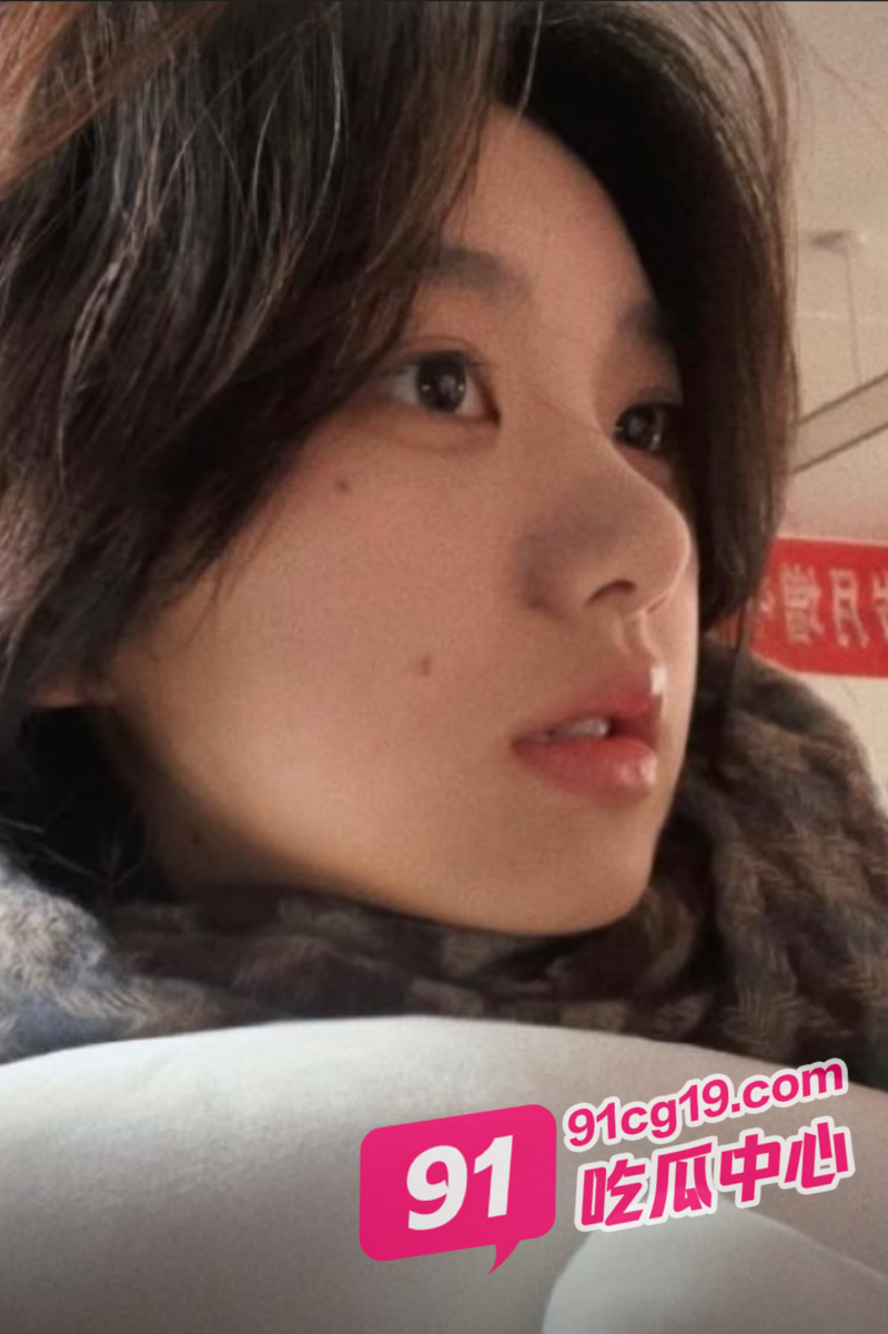 我背叛了小女友 长郡中学彭淼淼勾引我 桌下偷偷给我口交！ 配图2