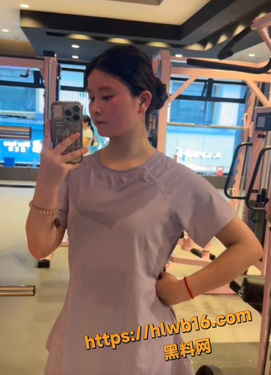贵州毕节健身美女 刘点 被成功搭讪后开房 69式连射三发 发现原来老母狗了！