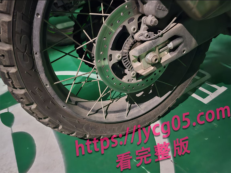 理想车主屡次霸占车位！摩托车主怒揭女车主嚣张行为！交警：管不了！ 配图5