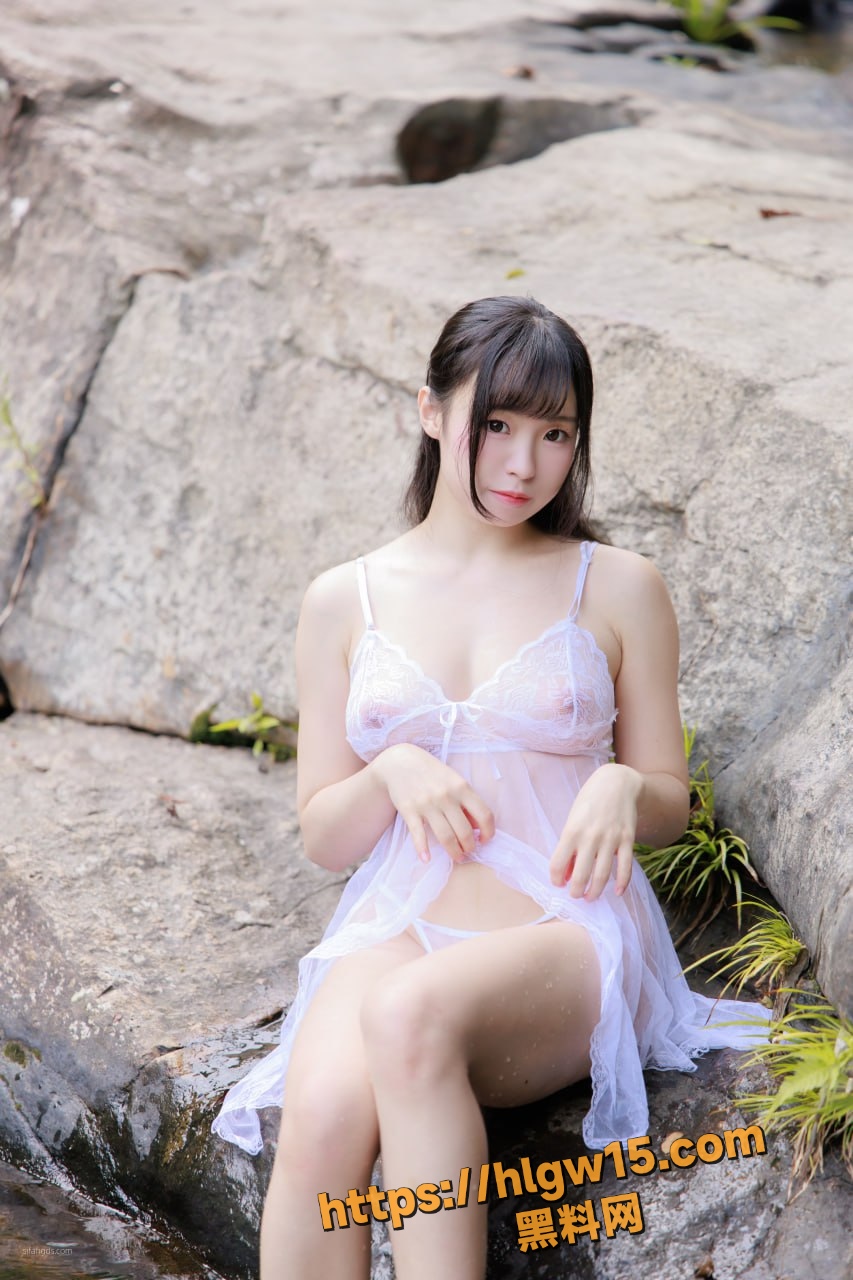 清纯可爱女神 晴儿 高级会员付费大尺度视图 紫纱溪流露三点揉奶 浴室淋浴画面诱惑至极！