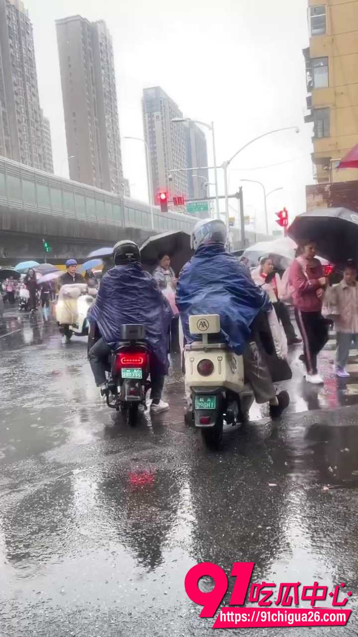 路怒男下车发飙直接被按在地上狠打3