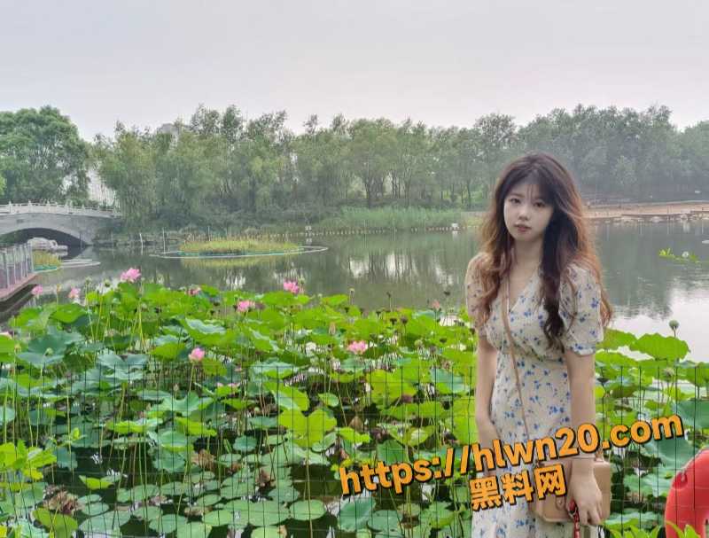 调教抖m型反差学生母狗 每次进出抽插都能直达G点花芯 尤其是不停晃动的大奶子视觉高潮拉满！