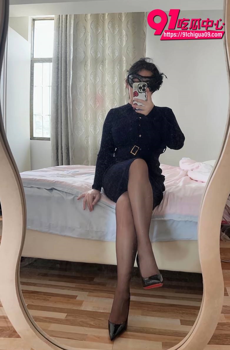 巨乳网红娜比淫装镜拍合集5