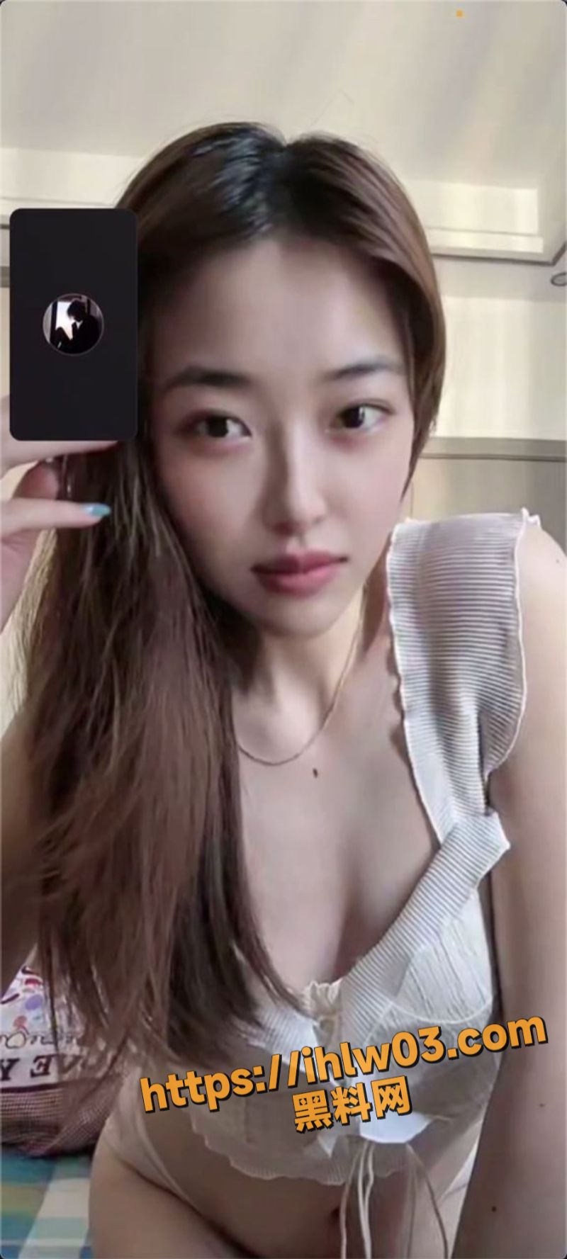 高颜值大一女友与男友裸聊视频泄密 粉嫩巨乳柔软Q弹 黑丝美臀翘起展现淫穴