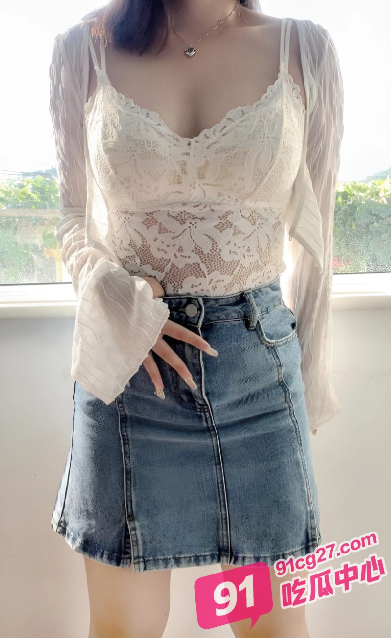 重庆台球厅助教梁欣欣 充值就送包间服务 妥妥的公交车遭泄密！ 配图3