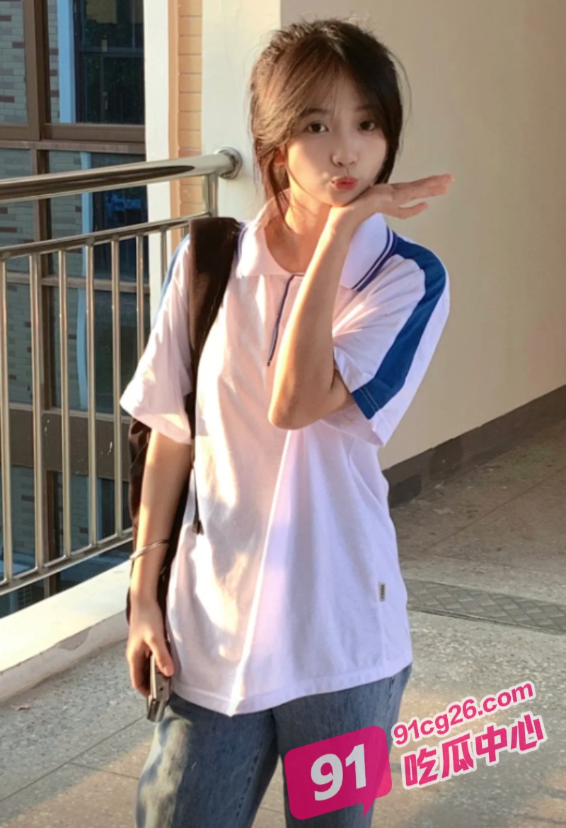 父女乱伦之和女儿的缠绵 途中她闺蜜打电话过来 惊险又刺激！ 配图2