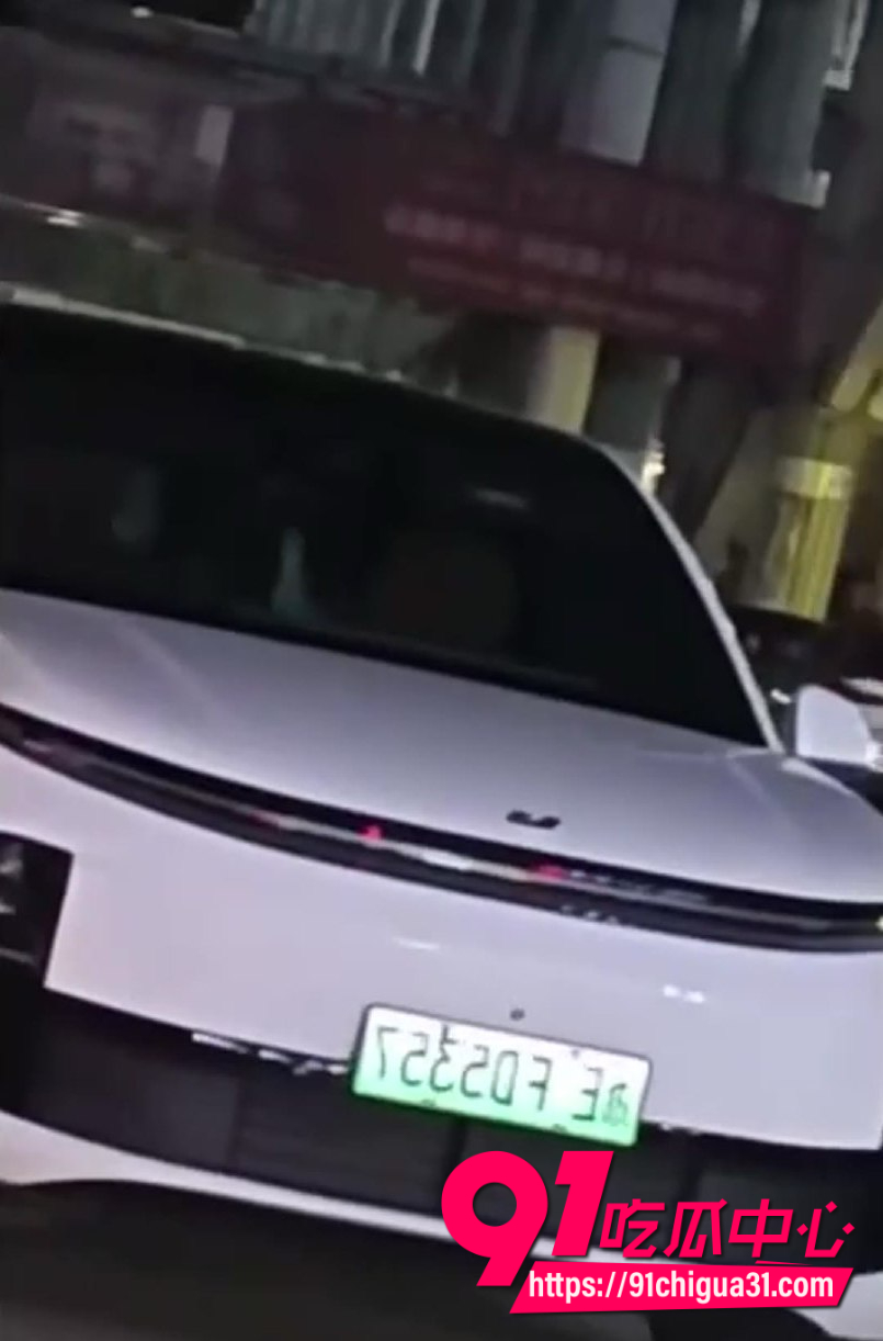 街头电车车震偷拍6