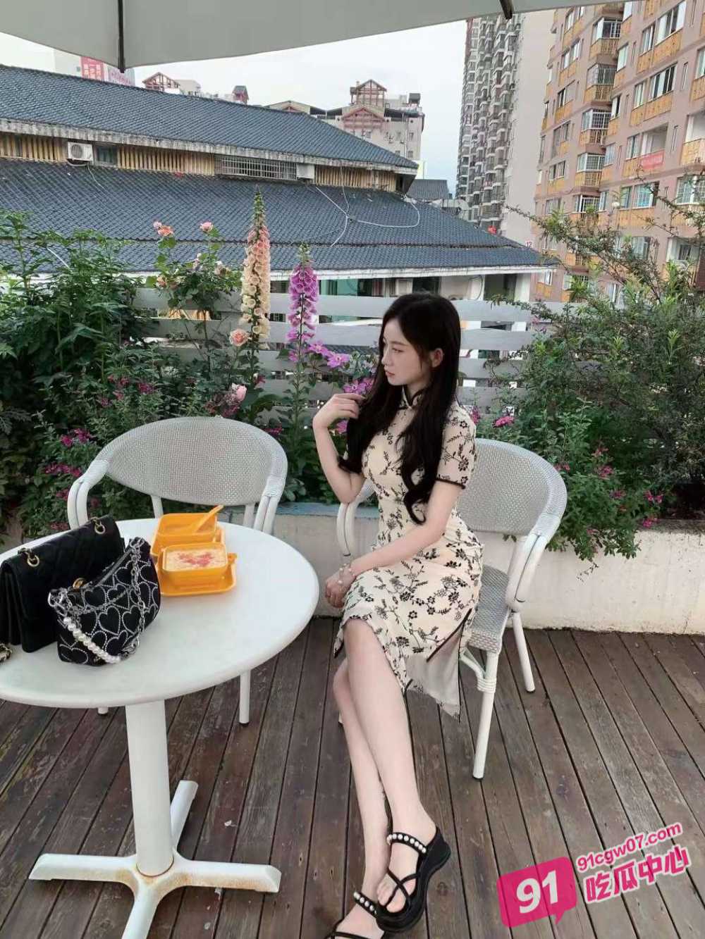 家有迷人小嫂 新作 哥哥满足不了 我替哥哥操嫂子 香蕉插嫂嫂极品美穴 鲜嫩多汁！