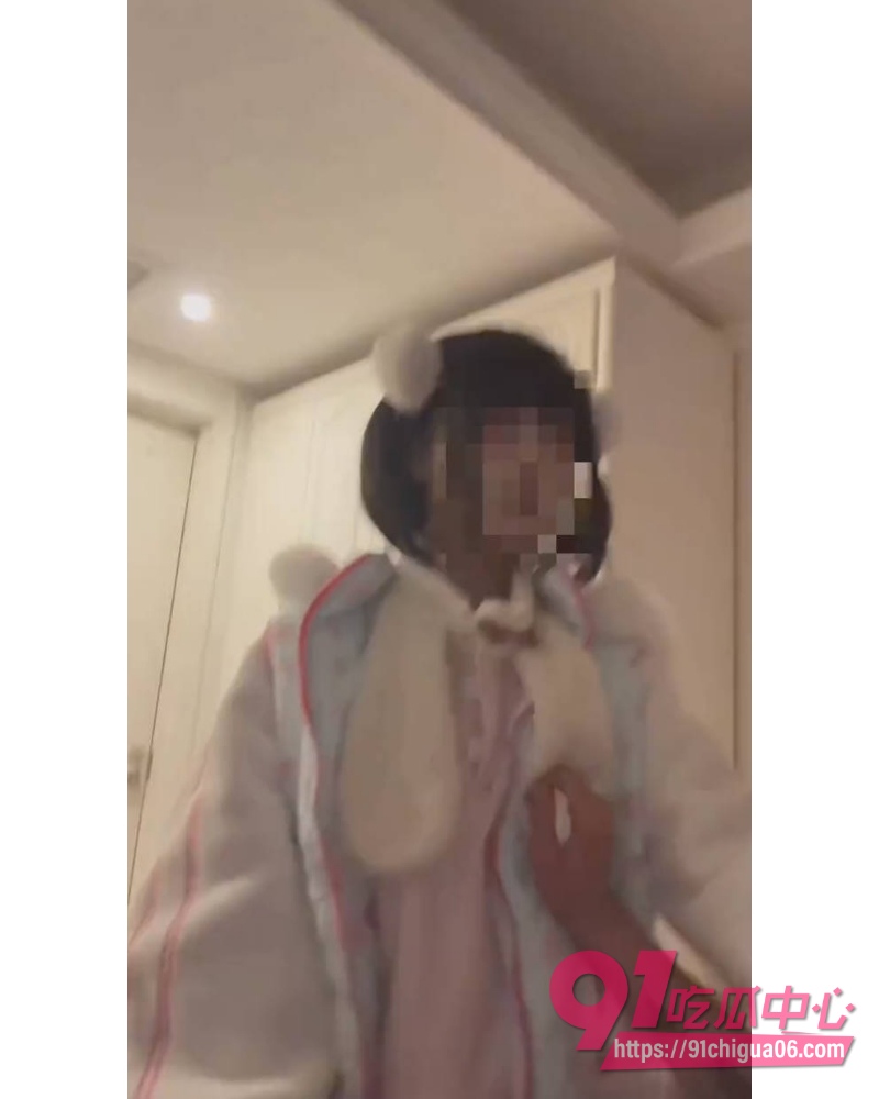 抖音网红小伶宝塌房 男友曝光陪睡榜一不雅视频 反手锤爆男友PUA 家暴加嫖娼 软饭硬吃还威胁发裸照!