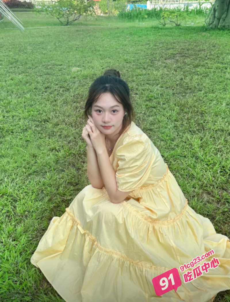 影院厕所诱奸大一小学妹 早知这么骚就不用花那么多钱了！ 配图3