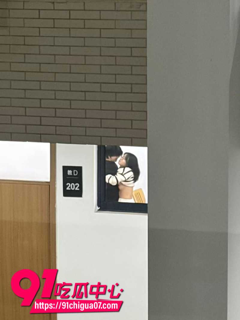 浙江中医药大学24级学姐勾引男友教室做爱3 浙江中医药大学24级学姐勾引男友教室做爱3