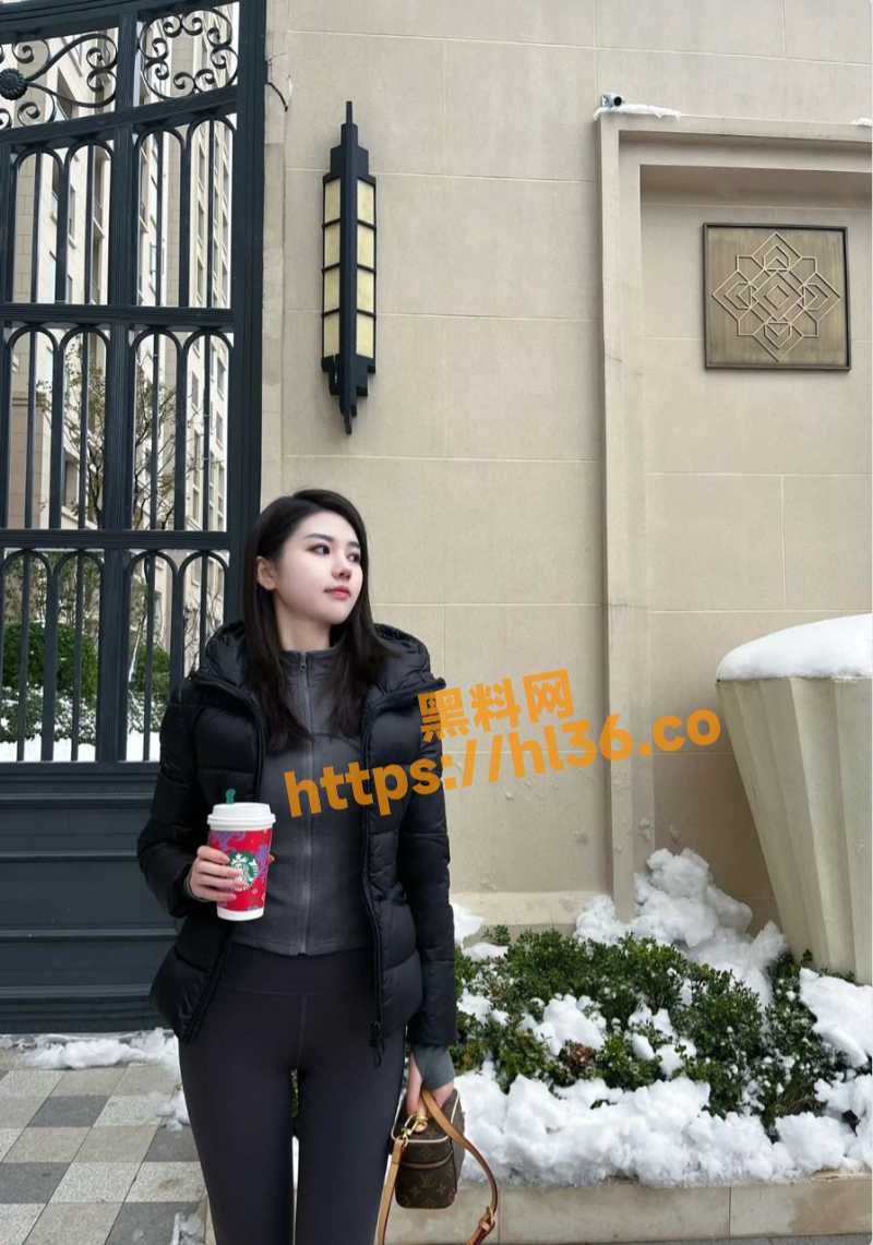 中原保时捷中心女销售 陈蕊 为出业绩直接献身土豪客户在酒店啪啪！