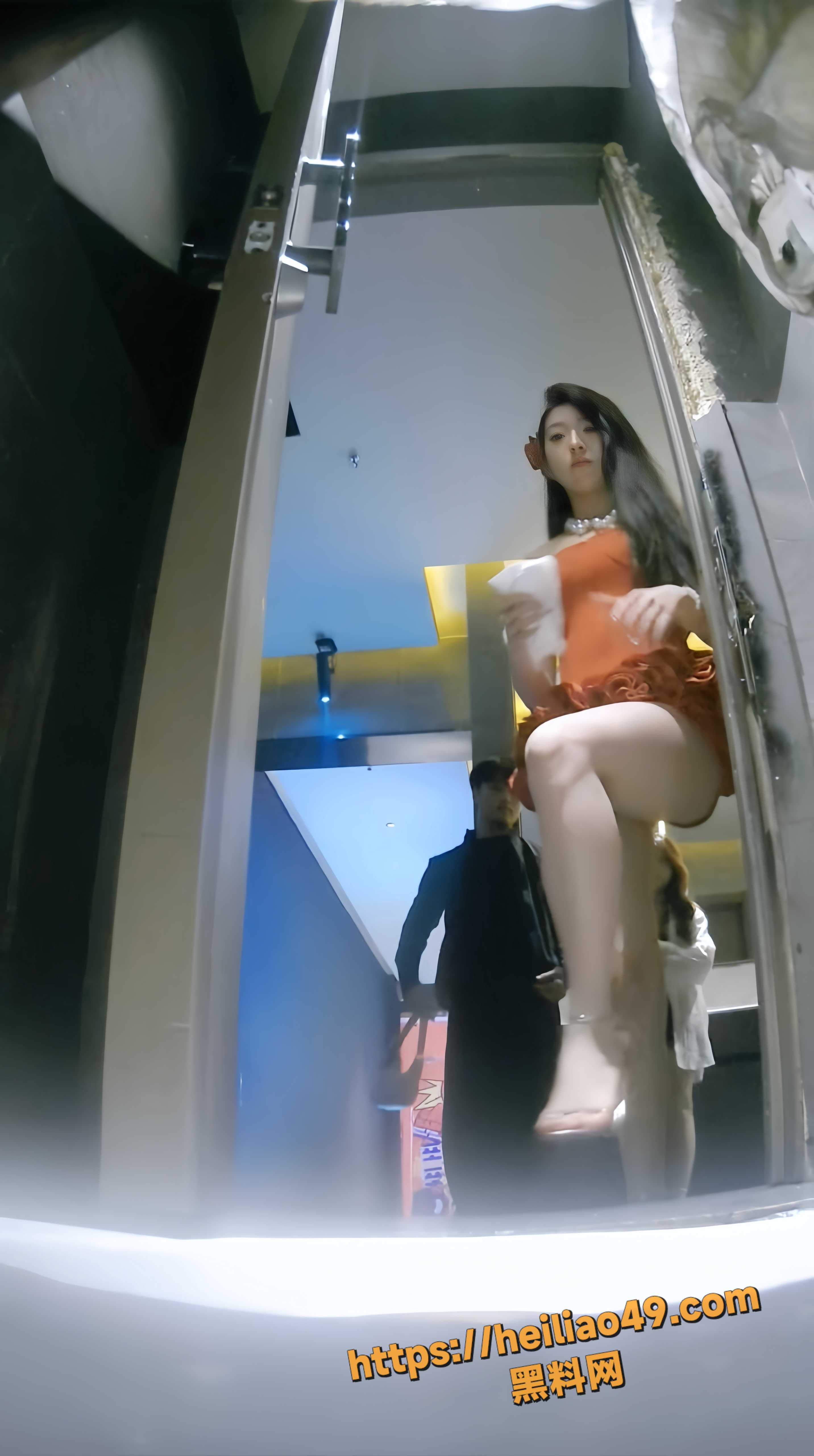 偷拍大神 商场女厕偷拍多位美女 高跟长腿嫩穴肥臀 视觉冲击到爆炸！