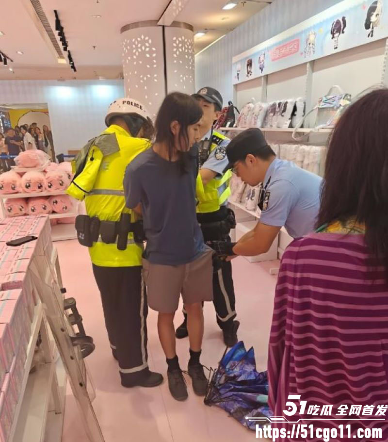 上海南京路超天酱快闪店上演真人血案 3