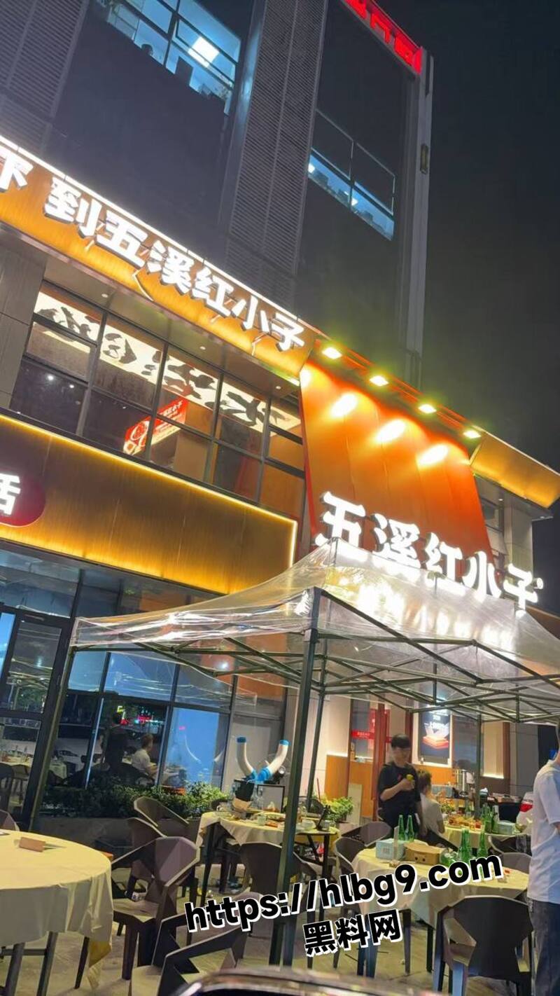 深圳龙华区 五溪红小子烧烤店 厕所不雅视频事件 两人互不认识干炮被偷怕 视频被曝光！