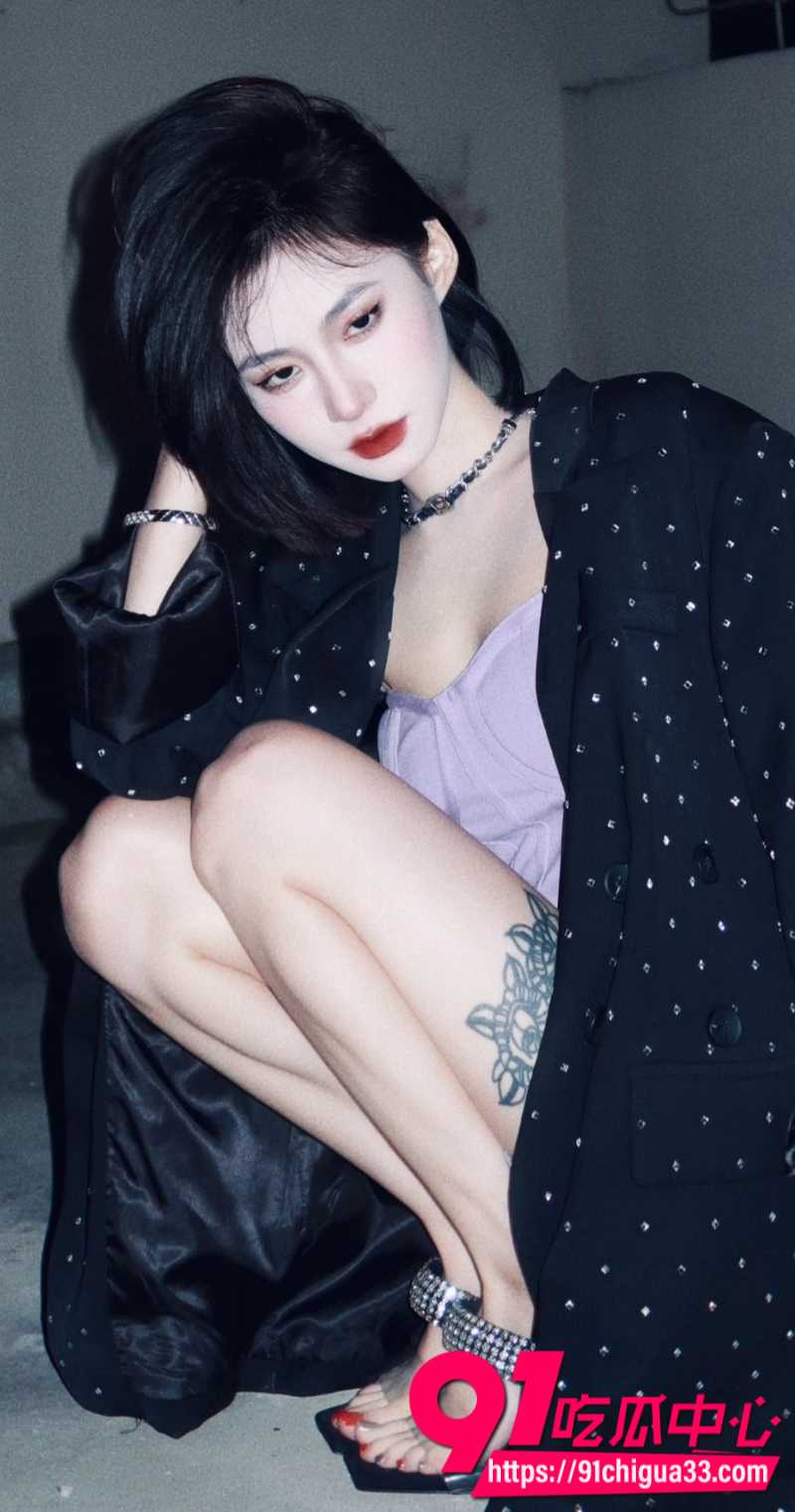 狼友投稿抖音240万粉丝女网红申雪倩在成都莉莉岛上厕所被偷拍11