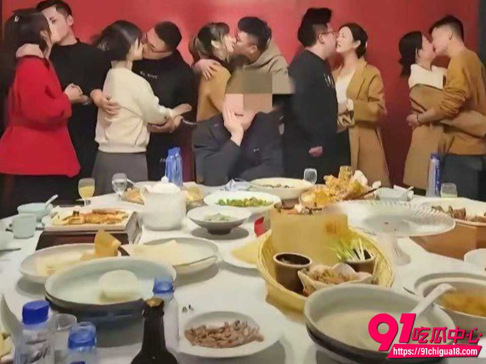 老婆同学聚会被老同学强吻吃豆腐4