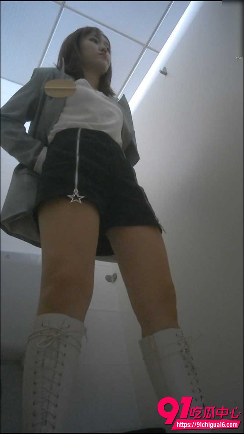 商场女厕偷拍  3