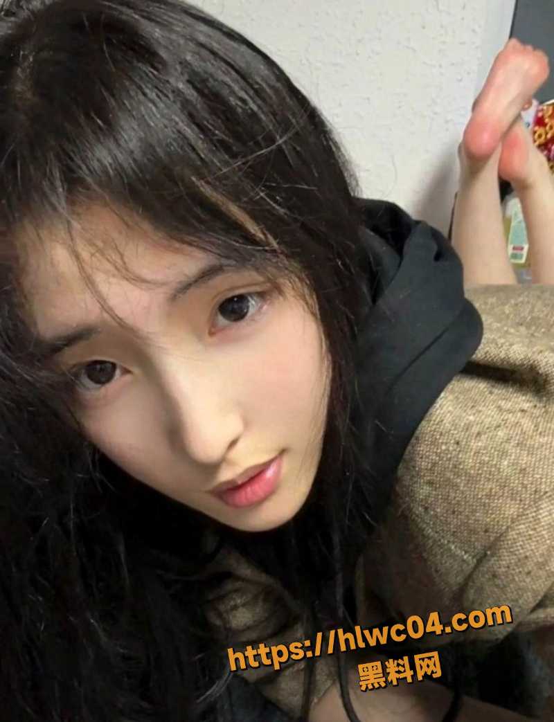高颜值网红反差婊私拍流出 金主高价定制各种诱惑姿势大尺度合集曝光