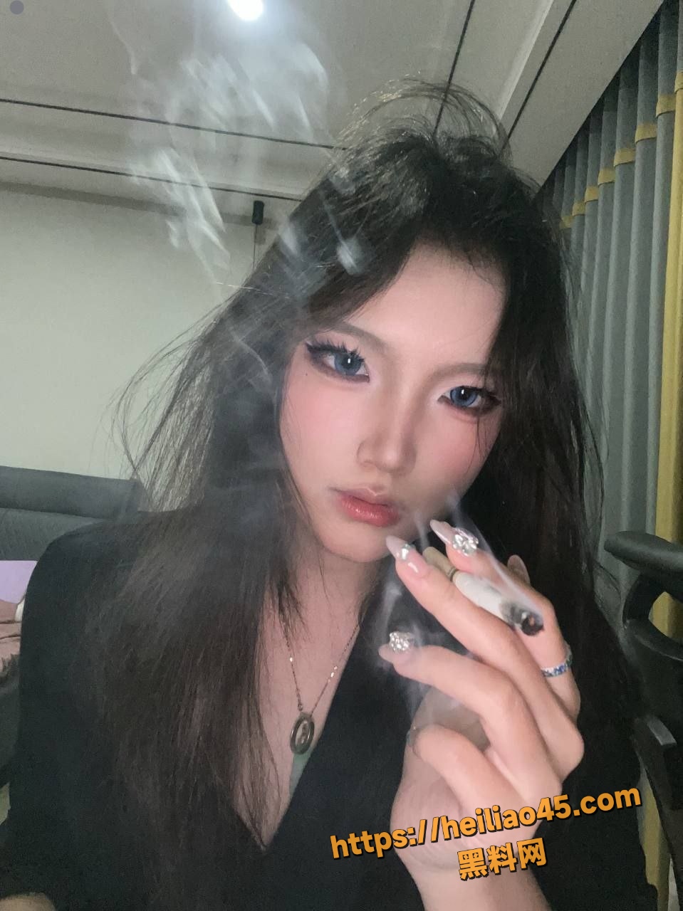 暗黑系黑丝女神 萝莉音御姐身 女上位时无比主动 反差小母狗彻底坐实！