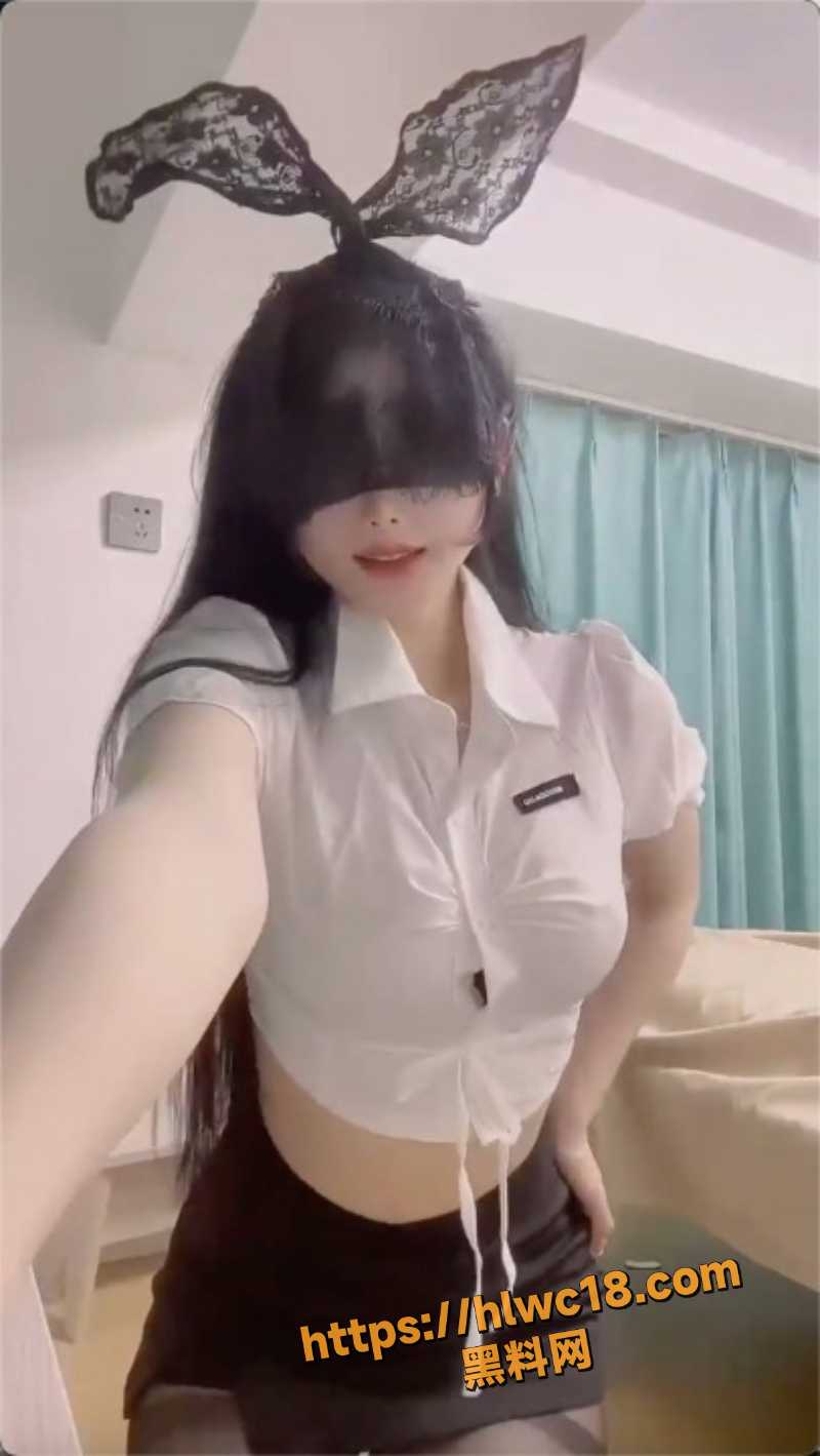高颜值巨乳福利姬 不骚不要钱 黑丝高跟鞋足交自慰 定制大尺度福利流出