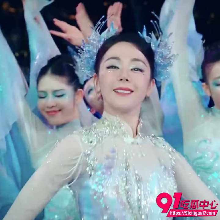 迪丽热巴春晚人鱼公主惊艳全场却脸肿妆老4