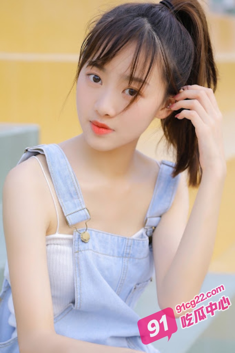 这是谁家的女儿？学生妹被渣男拐上床 没怎么经过开发的下面太紧了！ 配图3