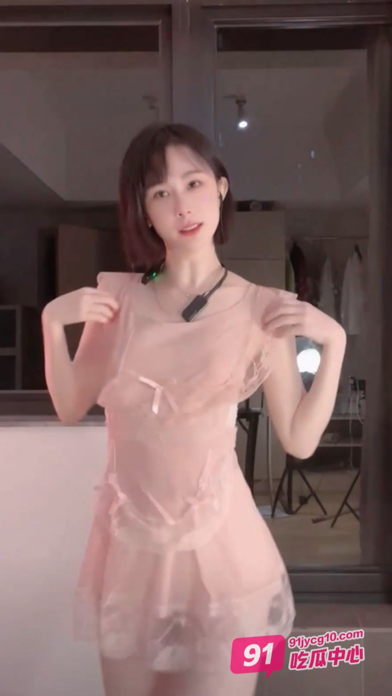 抖音网红冰糖炖橙子私拍合集 无罩真空大摆锤！ 配图3