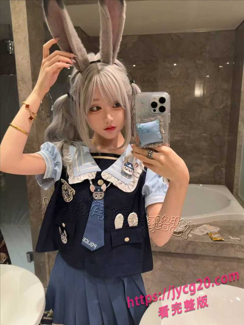 抖音小萝莉再佑我璐酱COS合集疯传 制服诱惑尺度爆表 配图6