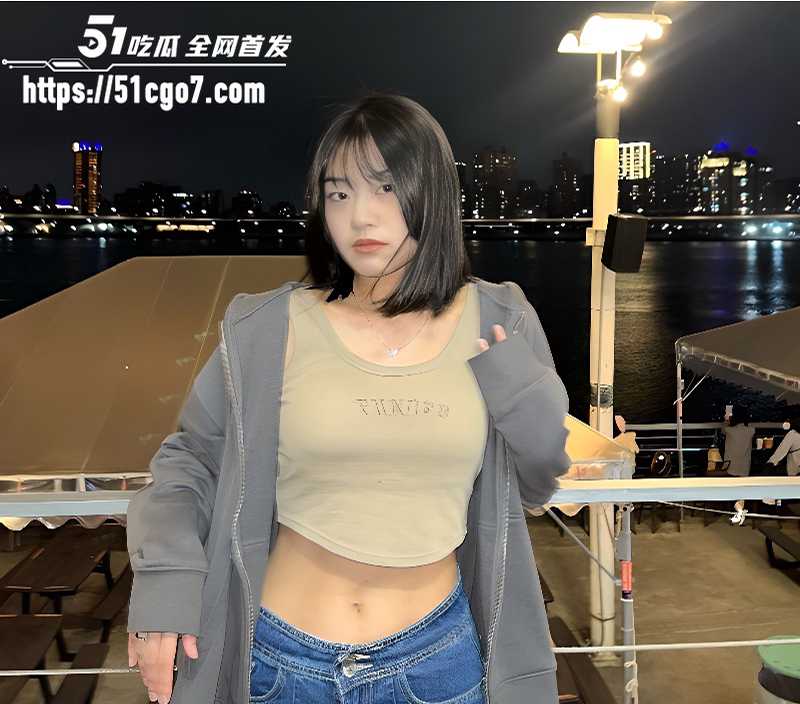 清纯正妹 修手机时遭员工外泄私拍自慰视频  1