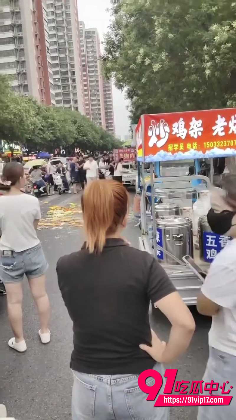 迎泰新城夜市炸串摊老板夫妇吵架 5