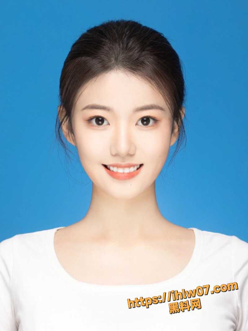 南京艺术学院学生妹 杨妍 用镜头记录自己发骚的视频 这颜值身材你是不是爱了？