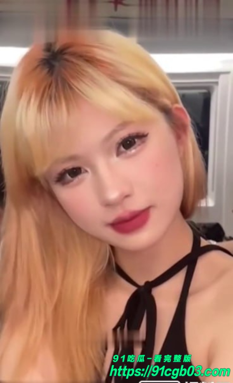 重庆海底捞美女店员 曲晓雯 跟男友自拍的性爱视频 被男友意外泄露