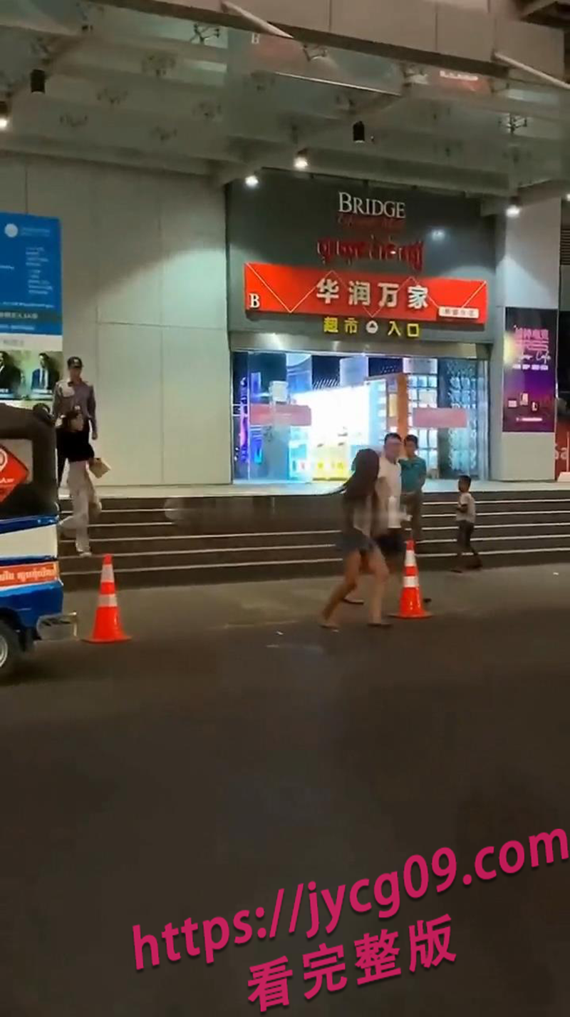 金边最美人妖惨遭中国男子暴打 只因奔现前隐瞒？