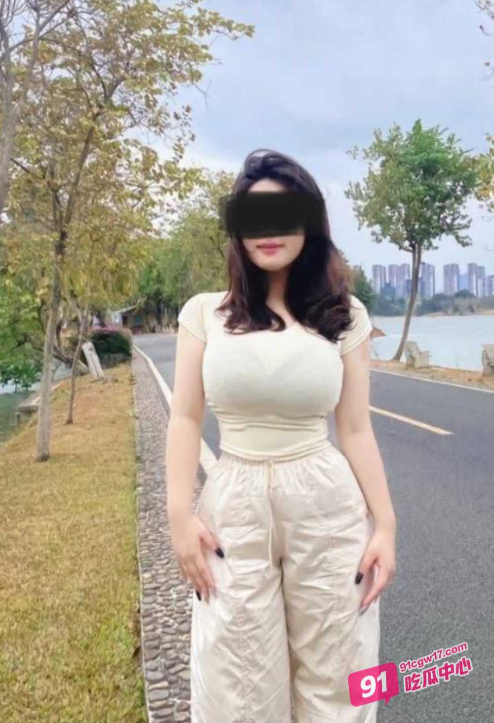 「姐弟乱伦」闯入浴室多角度乱入姐姐 这样的姐姐谁扛得住啊？ 配图3