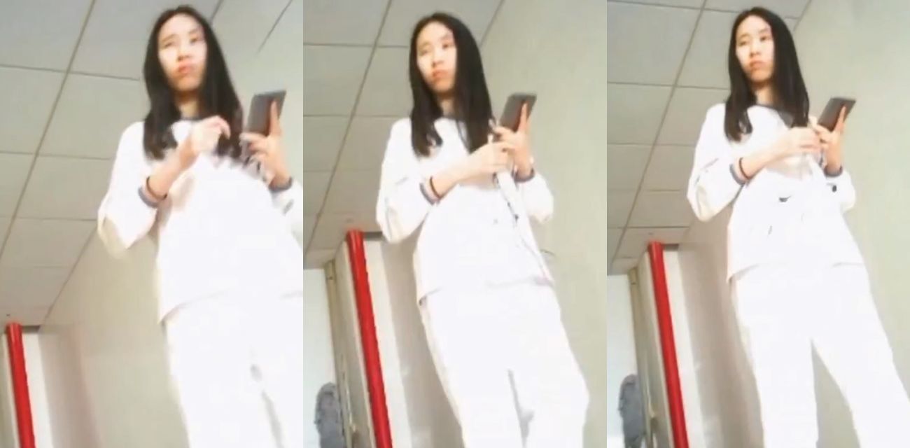 大神偷拍两部曲 厕拍美女隔间猛扣小穴 床底偷拍室友高潮差点被发现